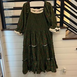 Ivy City Co Green and White Lace Dress